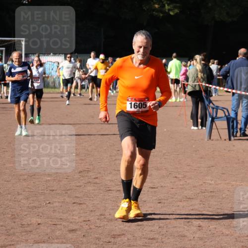27.09.2026 - 35. Volkslauf durch das schöne Alstertal Strokosch-Dieckow http://msf.ph/oto/10586351 27.09.2026 12:11:13 Ziel 1124, 1594, 1605 meine-sportfotos.de