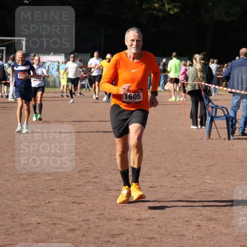 27.09.2026 - 35. Volkslauf durch das schöne Alstertal Strokosch-Dieckow http://msf.ph/oto/10586356 27.09.2026 12:11:13 Ziel 1124, 1594, 1605 meine-sportfotos.de