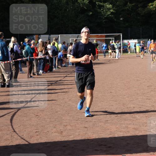 27.09.2026 - 35. Volkslauf durch das schöne Alstertal Strokosch-Dieckow http://msf.ph/oto/10586361 27.09.2026 12:11:04 Ziel 1601, 2421 meine-sportfotos.de