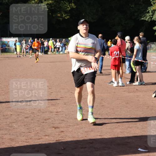 27.09.2026 - 35. Volkslauf durch das schöne Alstertal Strokosch-Dieckow http://msf.ph/oto/10586365 27.09.2026 12:11:03 Ziel 1601, 2421 meine-sportfotos.de