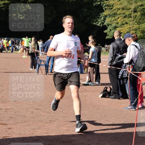 27.09.2026 - 35. Volkslauf durch das schöne Alstertal Strokosch-Dieckow http://msf.ph/oto/10586386 27.09.2026 12:10:53 Ziel 2072, 2436, 2479 meine-sportfotos.de