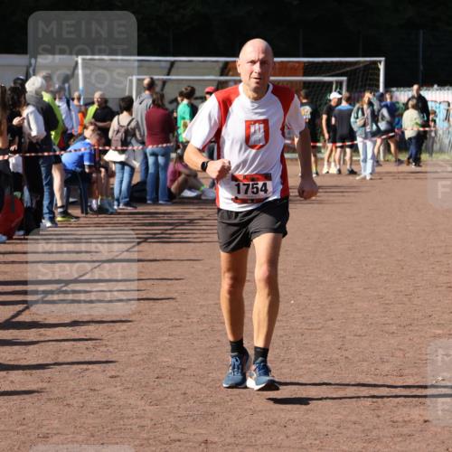 27.09.2026 - 35. Volkslauf durch das schöne Alstertal Strokosch-Dieckow http://msf.ph/oto/10586419 27.09.2026 12:10:28 Ziel 1754 meine-sportfotos.de