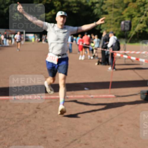 27.09.2026 - 35. Volkslauf durch das schöne Alstertal Strokosch-Dieckow http://msf.ph/oto/10586426 27.09.2026 12:10:23 Ziel 1607, 1754, 2418 meine-sportfotos.de