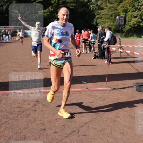 27.09.2026 - 35. Volkslauf durch das schöne Alstertal Strokosch-Dieckow http://msf.ph/oto/10586435 27.09.2026 12:10:21 Ziel 1077, 1568, 1607, 2418, 2420 meine-sportfotos.de