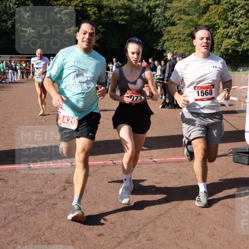 27.09.2026 - 35. Volkslauf durch das schöne Alstertal Strokosch-Dieckow http://msf.ph/oto/10586442 27.09.2026 12:10:19 Ziel 1040, 1049, 1077, 1116, 1568, 1607, 2418, 2420 meine-sportfotos.de