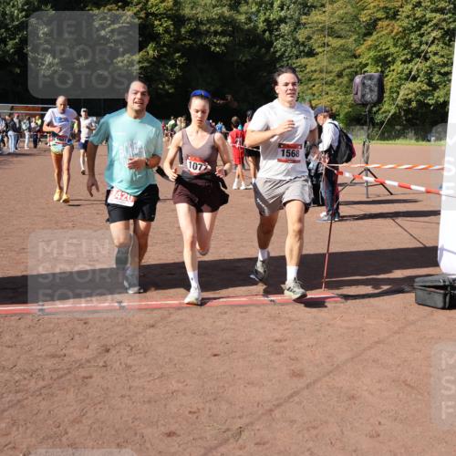 27.09.2026 - 35. Volkslauf durch das schöne Alstertal Strokosch-Dieckow http://msf.ph/oto/10586449 27.09.2026 12:10:18 Ziel 1040, 1049, 1077, 1116, 1568, 1607, 2418, 2420 meine-sportfotos.de