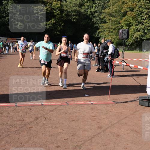 27.09.2026 - 35. Volkslauf durch das schöne Alstertal Strokosch-Dieckow http://msf.ph/oto/10586456 27.09.2026 12:10:18 Ziel 1040, 1049, 1077, 1116, 1568, 1607, 2418, 2420 meine-sportfotos.de