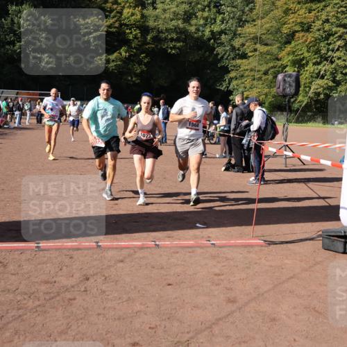27.09.2026 - 35. Volkslauf durch das schöne Alstertal Strokosch-Dieckow http://msf.ph/oto/10586458 27.09.2026 12:10:17 Ziel 1040, 1049, 1077, 1116, 1568, 1607, 2418, 2420, 2439 meine-sportfotos.de