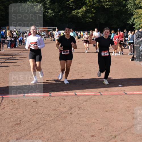 27.09.2026 - 35. Volkslauf durch das schöne Alstertal Strokosch-Dieckow http://msf.ph/oto/10586460 27.09.2026 12:10:15 Ziel 1040, 1049, 1077, 1116, 1568, 1607, 2418, 2420, 2439 meine-sportfotos.de