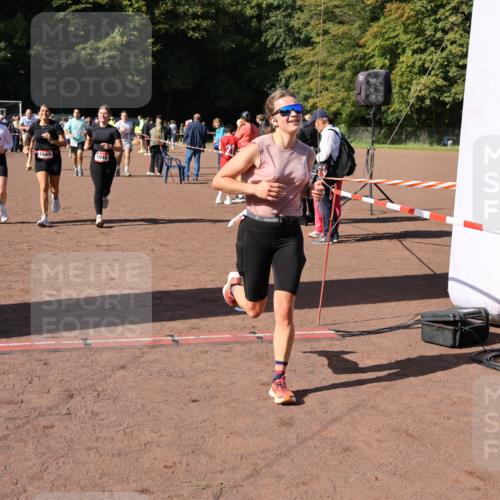 27.09.2026 - 35. Volkslauf durch das schöne Alstertal Strokosch-Dieckow http://msf.ph/oto/10586472 27.09.2026 12:10:13 Ziel 1040, 1049, 1077, 1116, 1568, 1607, 2328, 2420, 2439 meine-sportfotos.de