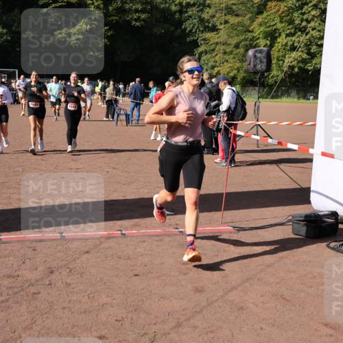 27.09.2026 - 35. Volkslauf durch das schöne Alstertal Strokosch-Dieckow http://msf.ph/oto/10586473 27.09.2026 12:10:13 Ziel 1040, 1049, 1077, 1116, 1568, 1607, 2328, 2420, 2439 meine-sportfotos.de