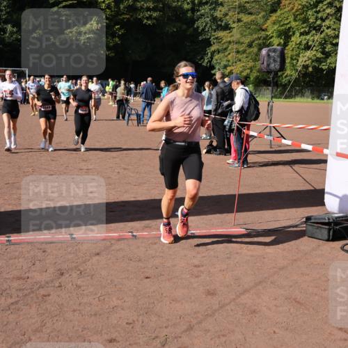 27.09.2026 - 35. Volkslauf durch das schöne Alstertal Strokosch-Dieckow http://msf.ph/oto/10586475 27.09.2026 12:10:13 Ziel 1040, 1049, 1077, 1116, 1568, 1607, 2328, 2420, 2439 meine-sportfotos.de