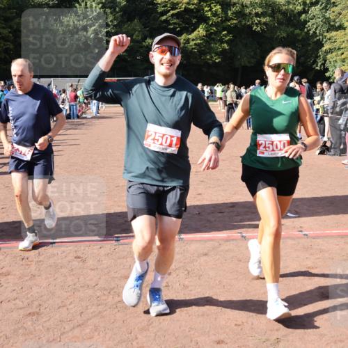 27.09.2026 - 35. Volkslauf durch das schöne Alstertal Strokosch-Dieckow http://msf.ph/oto/10586479 27.09.2026 12:10:04 Ziel 2328, 2367, 2376, 2431, 2500, 2501 meine-sportfotos.de
