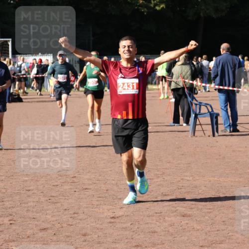 27.09.2026 - 35. Volkslauf durch das schöne Alstertal Strokosch-Dieckow http://msf.ph/oto/10586504 27.09.2026 12:09:59 Ziel 2367, 2376, 2431, 2500, 2501 meine-sportfotos.de