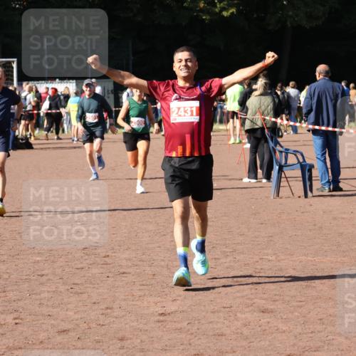 27.09.2026 - 35. Volkslauf durch das schöne Alstertal Strokosch-Dieckow http://msf.ph/oto/10586507 27.09.2026 12:09:59 Ziel 2367, 2376, 2431, 2500, 2501 meine-sportfotos.de
