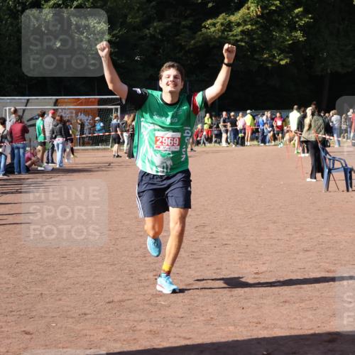 27.09.2026 - 35. Volkslauf durch das schöne Alstertal Strokosch-Dieckow http://msf.ph/oto/10586517 27.09.2026 12:09:44 Ziel 2294, 2417, 2969 meine-sportfotos.de