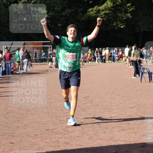 27.09.2026 - 35. Volkslauf durch das schöne Alstertal Strokosch-Dieckow http://msf.ph/oto/10586518 27.09.2026 12:09:44 Ziel 2294, 2417, 2969 meine-sportfotos.de