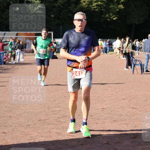 27.09.2026 - 35. Volkslauf durch das schöne Alstertal Strokosch-Dieckow http://msf.ph/oto/10586525 27.09.2026 12:09:42 Ziel 2294, 2417, 2969 meine-sportfotos.de