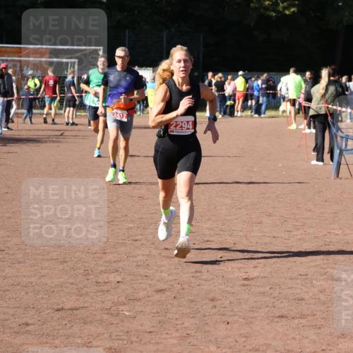 27.09.2026 - 35. Volkslauf durch das schöne Alstertal Strokosch-Dieckow http://msf.ph/oto/10586541 27.09.2026 12:09:38 Ziel 2294, 2417, 2969 meine-sportfotos.de
