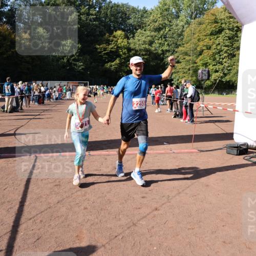 27.09.2026 - 35. Volkslauf durch das schöne Alstertal Strokosch-Dieckow http://msf.ph/oto/10586547 27.09.2026 12:09:34 Ziel 2255, 2294, 2417 meine-sportfotos.de