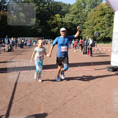 27.09.2026 - 35. Volkslauf durch das schöne Alstertal Strokosch-Dieckow http://msf.ph/oto/10586548 27.09.2026 12:09:34 Ziel 2255, 2294, 2417 meine-sportfotos.de