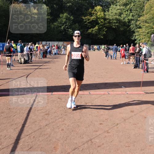 27.09.2026 - 35. Volkslauf durch das schöne Alstertal Strokosch-Dieckow http://msf.ph/oto/10586582 27.09.2026 12:09:02 Ziel 1062, 2056 meine-sportfotos.de