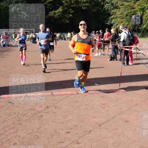 27.09.2026 - 35. Volkslauf durch das schöne Alstertal Strokosch-Dieckow http://msf.ph/oto/10586607 27.09.2026 12:08:54 Ziel 1046, 1062, 2014, 2056, 2273, 2409, 2411 meine-sportfotos.de
