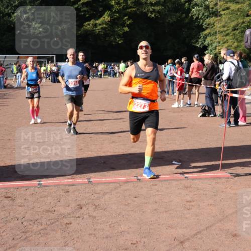 27.09.2026 - 35. Volkslauf durch das schöne Alstertal Strokosch-Dieckow http://msf.ph/oto/10586609 27.09.2026 12:08:54 Ziel 1046, 1062, 2014, 2056, 2273, 2409, 2411 meine-sportfotos.de