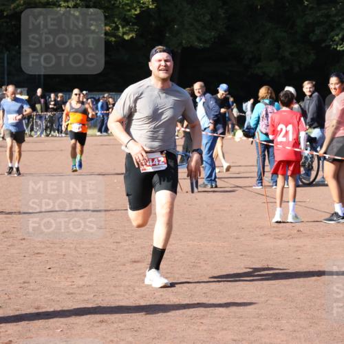 27.09.2026 - 35. Volkslauf durch das schöne Alstertal Strokosch-Dieckow http://msf.ph/oto/10586626 27.09.2026 12:08:48 Ziel 1046, 1569, 2014, 2273, 2409, 2411, 2442 meine-sportfotos.de