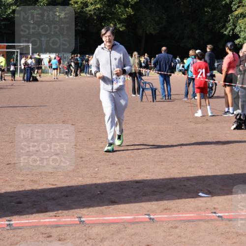 27.09.2026 - 35. Volkslauf durch das schöne Alstertal Strokosch-Dieckow http://msf.ph/oto/10586680 27.09.2026 12:08:02 Ziel 2112, 2114, 3969 meine-sportfotos.de