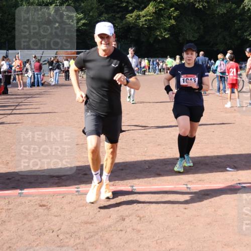 27.09.2026 - 35. Volkslauf durch das schöne Alstertal Strokosch-Dieckow http://msf.ph/oto/10586690 27.09.2026 12:07:58 Ziel 1043, 2112, 2114, 2443, 3969 meine-sportfotos.de