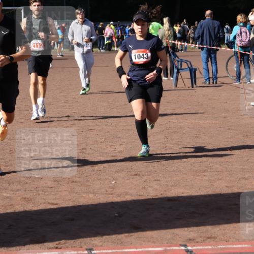 27.09.2026 - 35. Volkslauf durch das schöne Alstertal Strokosch-Dieckow http://msf.ph/oto/10586698 27.09.2026 12:07:56 Ziel 1043, 2112, 2443, 3969 meine-sportfotos.de