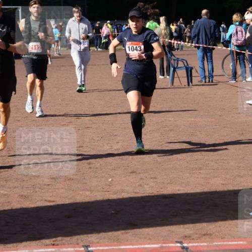 27.09.2026 - 35. Volkslauf durch das schöne Alstertal Strokosch-Dieckow http://msf.ph/oto/10586699 27.09.2026 12:07:56 Ziel 1043, 2112, 2443, 3969 meine-sportfotos.de