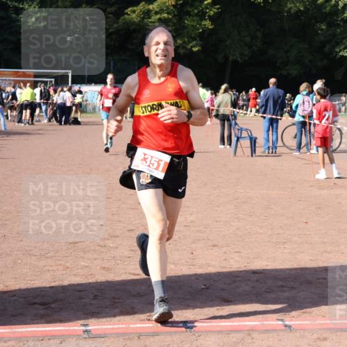 27.09.2026 - 35. Volkslauf durch das schöne Alstertal Strokosch-Dieckow http://msf.ph/oto/10586717 27.09.2026 12:07:34 Ziel 1042, 2351, 2445 meine-sportfotos.de