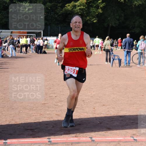 27.09.2026 - 35. Volkslauf durch das schöne Alstertal Strokosch-Dieckow http://msf.ph/oto/10586719 27.09.2026 12:07:34 Ziel 1042, 2351, 2445 meine-sportfotos.de
