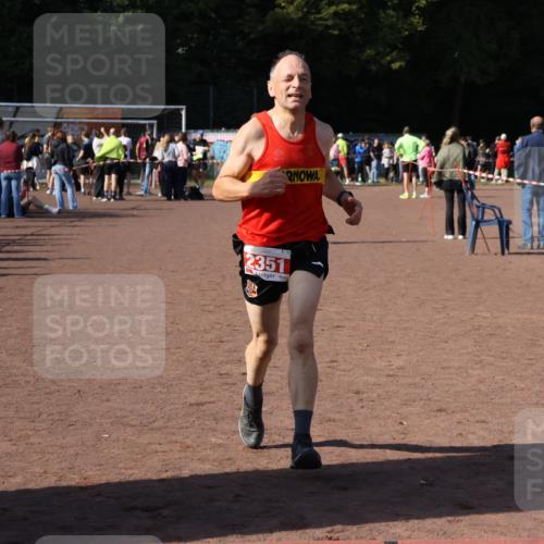 27.09.2026 - 35. Volkslauf durch das schöne Alstertal Strokosch-Dieckow http://msf.ph/oto/10586723 27.09.2026 12:07:34 Ziel 1042, 2351, 2445 meine-sportfotos.de