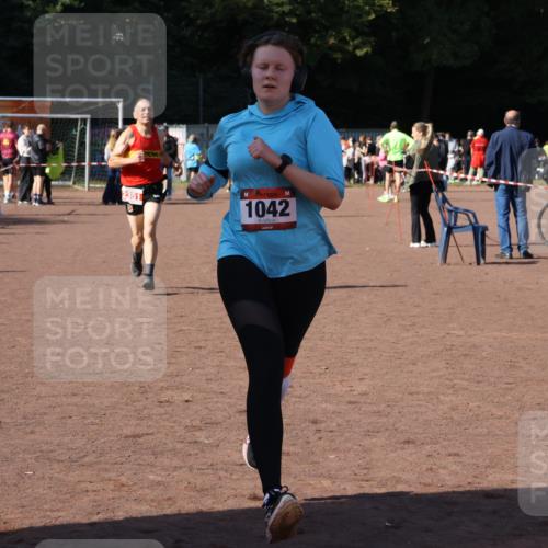 27.09.2026 - 35. Volkslauf durch das schöne Alstertal Strokosch-Dieckow http://msf.ph/oto/10586725 27.09.2026 12:07:30 Ziel 1042, 2351 meine-sportfotos.de