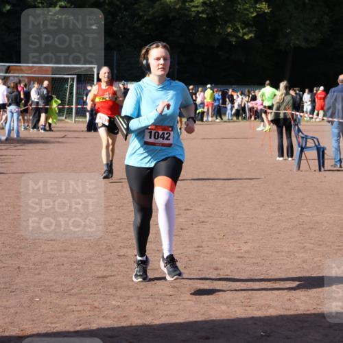 27.09.2026 - 35. Volkslauf durch das schöne Alstertal Strokosch-Dieckow http://msf.ph/oto/10586731 27.09.2026 12:07:30 Ziel 1042, 2351 meine-sportfotos.de