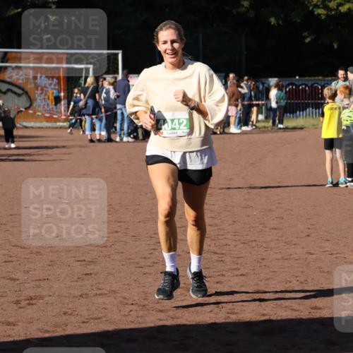 27.09.2026 - 35. Volkslauf durch das schöne Alstertal Strokosch-Dieckow http://msf.ph/oto/10586742 27.09.2026 11:00:58 Ziel 4040, 4042, 4115 meine-sportfotos.de