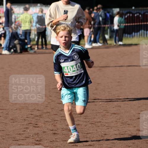 27.09.2026 - 35. Volkslauf durch das schöne Alstertal Strokosch-Dieckow http://msf.ph/oto/10586746 27.09.2026 11:00:55 Ziel 4040, 4042, 4115 meine-sportfotos.de