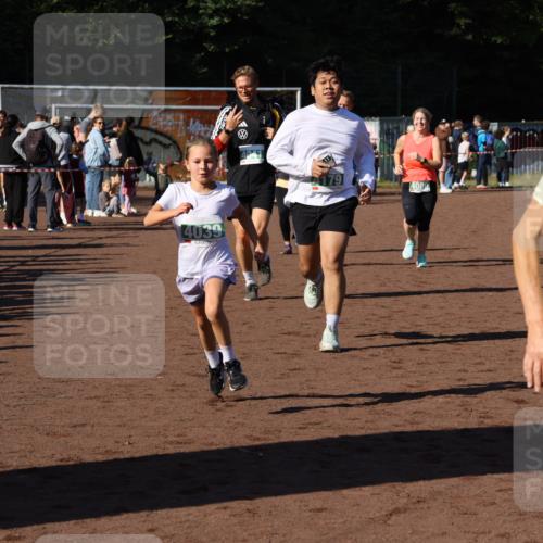 27.09.2026 - 35. Volkslauf durch das schöne Alstertal Strokosch-Dieckow http://msf.ph/oto/10586770 27.09.2026 11:00:24 Ziel 4039, 4041, 4080, 4093, 4095, 4153, 4161, 4179 meine-sportfotos.de