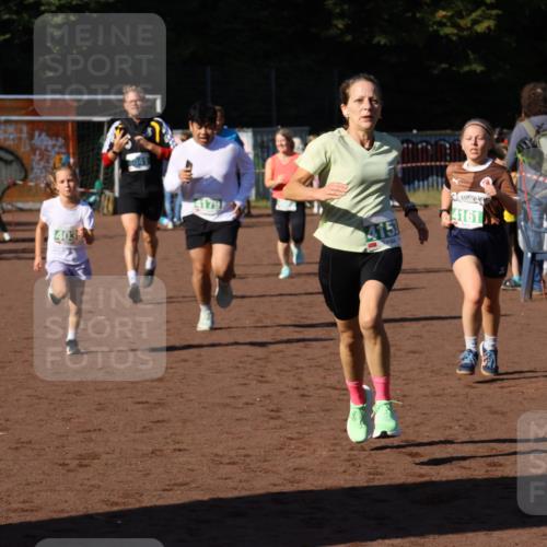 27.09.2026 - 35. Volkslauf durch das schöne Alstertal Strokosch-Dieckow http://msf.ph/oto/10586773 27.09.2026 11:00:23 Ziel 4039, 4041, 4080, 4093, 4095, 4153, 4161, 4179 meine-sportfotos.de