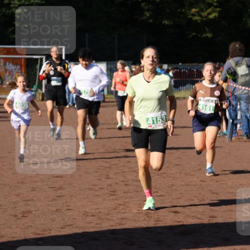27.09.2026 - 35. Volkslauf durch das schöne Alstertal Strokosch-Dieckow http://msf.ph/oto/10586775 27.09.2026 11:00:23 Ziel 4039, 4041, 4080, 4093, 4095, 4153, 4161, 4179 meine-sportfotos.de