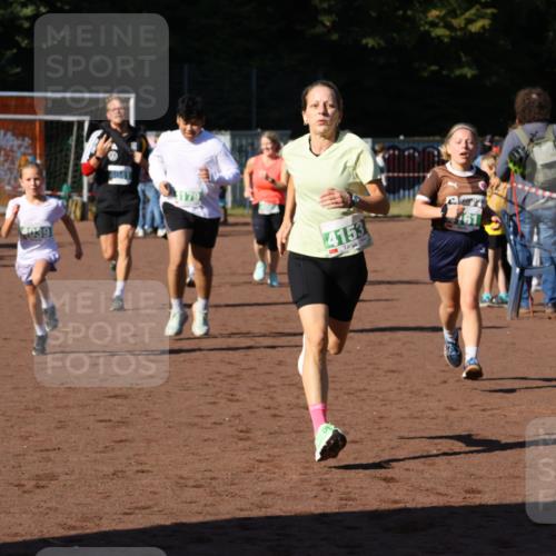 27.09.2026 - 35. Volkslauf durch das schöne Alstertal Strokosch-Dieckow http://msf.ph/oto/10586777 27.09.2026 11:00:22 Ziel 4039, 4041, 4080, 4093, 4095, 4153, 4161, 4179 meine-sportfotos.de