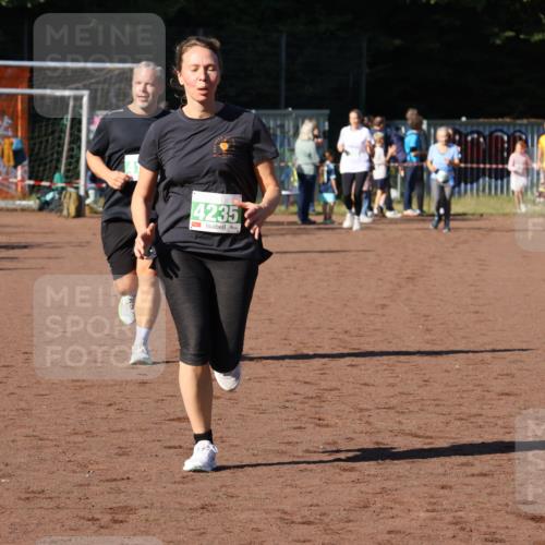 27.09.2026 - 35. Volkslauf durch das schöne Alstertal Strokosch-Dieckow http://msf.ph/oto/10586822 27.09.2026 10:59:40 Ziel 4047, 4049, 4165, 4235 meine-sportfotos.de