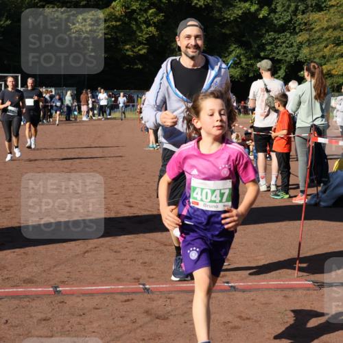 27.09.2026 - 35. Volkslauf durch das schöne Alstertal Strokosch-Dieckow http://msf.ph/oto/10586826 27.09.2026 10:59:38 Ziel 4047, 4049, 4165, 4235 meine-sportfotos.de