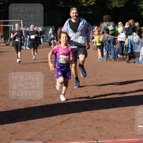 27.09.2026 - 35. Volkslauf durch das schöne Alstertal Strokosch-Dieckow http://msf.ph/oto/10586835 27.09.2026 10:59:36 Ziel 4047, 4049, 4165, 4235 meine-sportfotos.de