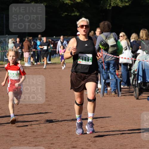 27.09.2026 - 35. Volkslauf durch das schöne Alstertal Strokosch-Dieckow http://msf.ph/oto/10586844 27.09.2026 10:59:28 Ziel 4043, 4047, 4109, 4111, 4185, 4202, 4203 meine-sportfotos.de