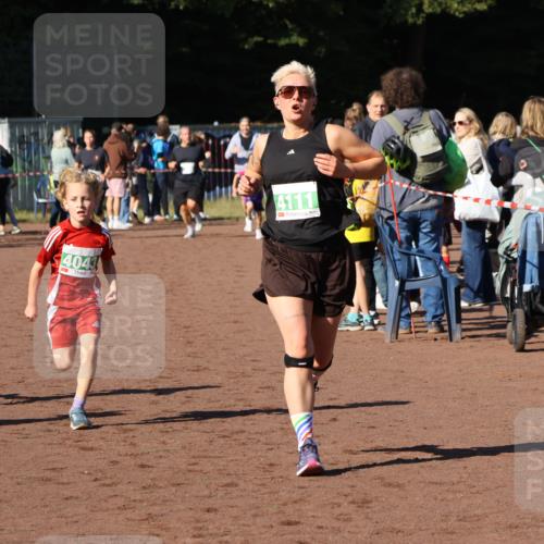 27.09.2026 - 35. Volkslauf durch das schöne Alstertal Strokosch-Dieckow http://msf.ph/oto/10586847 27.09.2026 10:59:28 Ziel 4043, 4047, 4109, 4111, 4185, 4202, 4203 meine-sportfotos.de