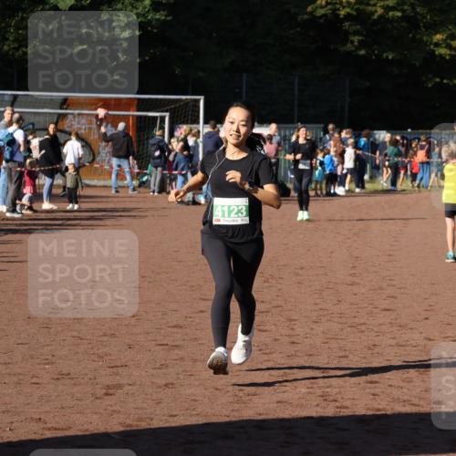 27.09.2026 - 35. Volkslauf durch das schöne Alstertal Strokosch-Dieckow http://msf.ph/oto/10586870 27.09.2026 10:58:49 Ziel 4123 meine-sportfotos.de
